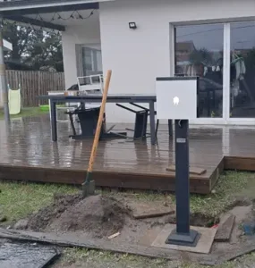 installation borne Smappee sur pied à domicile pour voiture électrique à Nantes réalisée par Ma Borne Elec - Irve 44
