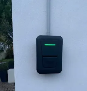 nouvelle installation borne Hager 7,4 kw à domicile sur Nantes réalisée par Ma Borne Elec - Irve 44